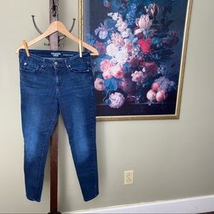 Denizen from Levi’s Mid-Rise Modern Skinny Jeans